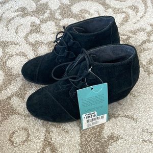 Size 6.5 Toms heeled black booties